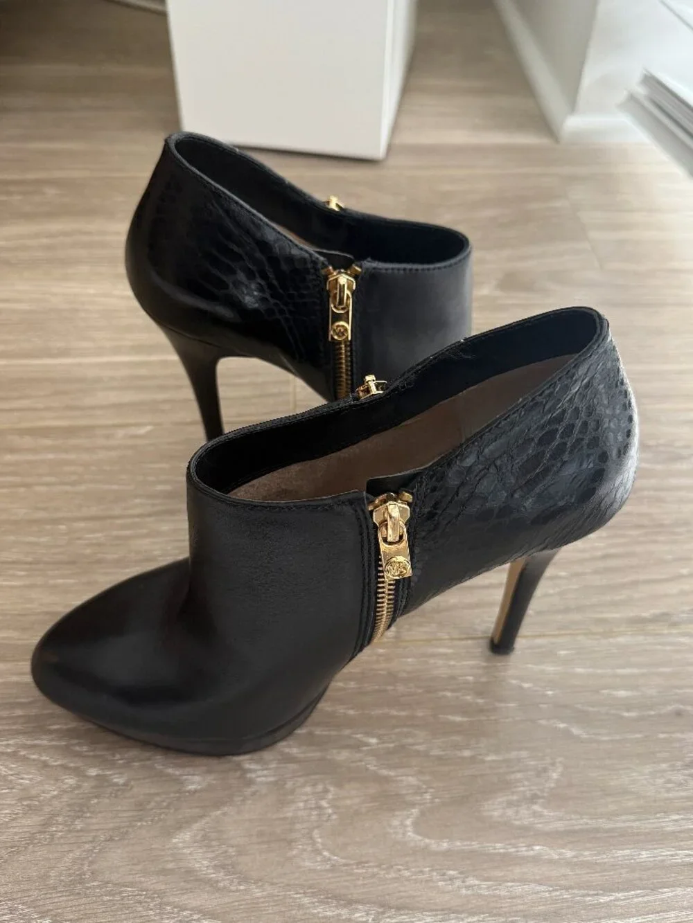 Michael Kors York Black High Heel Ankle Boots - Picture 4 of 11